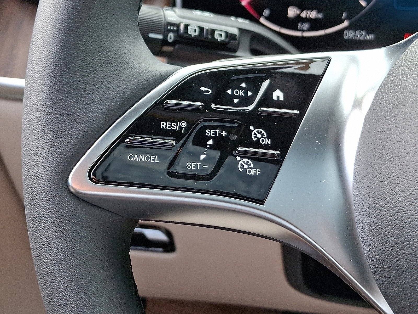 New 2026 Verde Silver Metallic Mercedes-Benz GLC 300 image 27