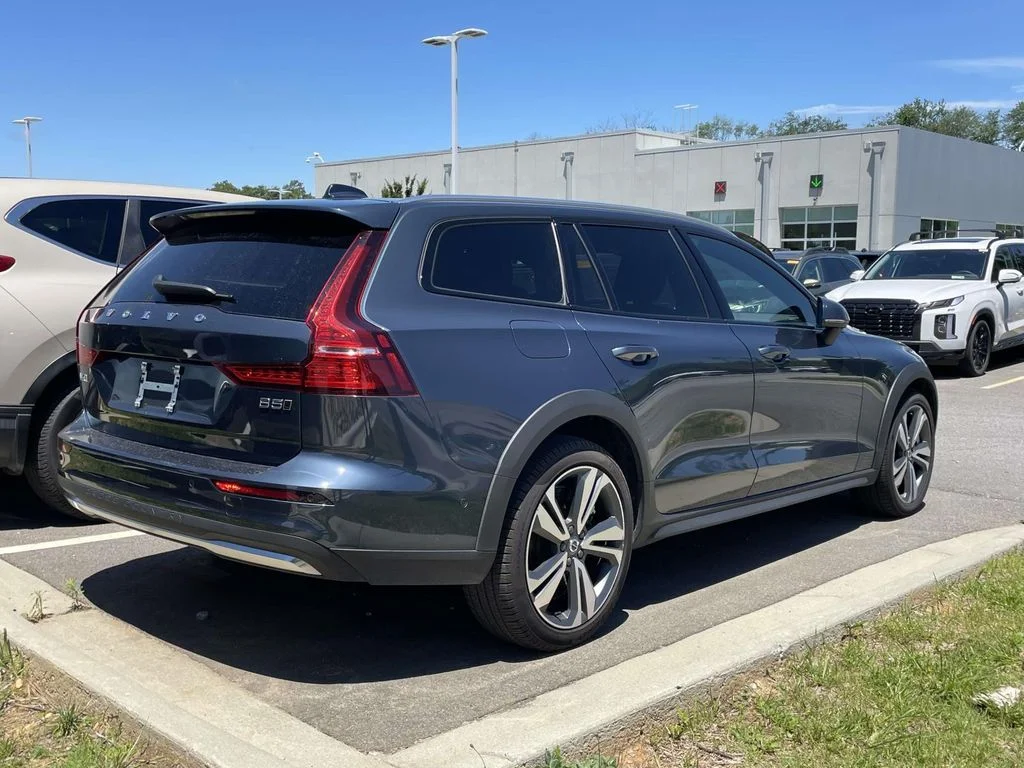 Used 2025 denim blue Volvo Plus image 4