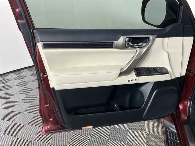 Used 2020  Lexus 460 image 11