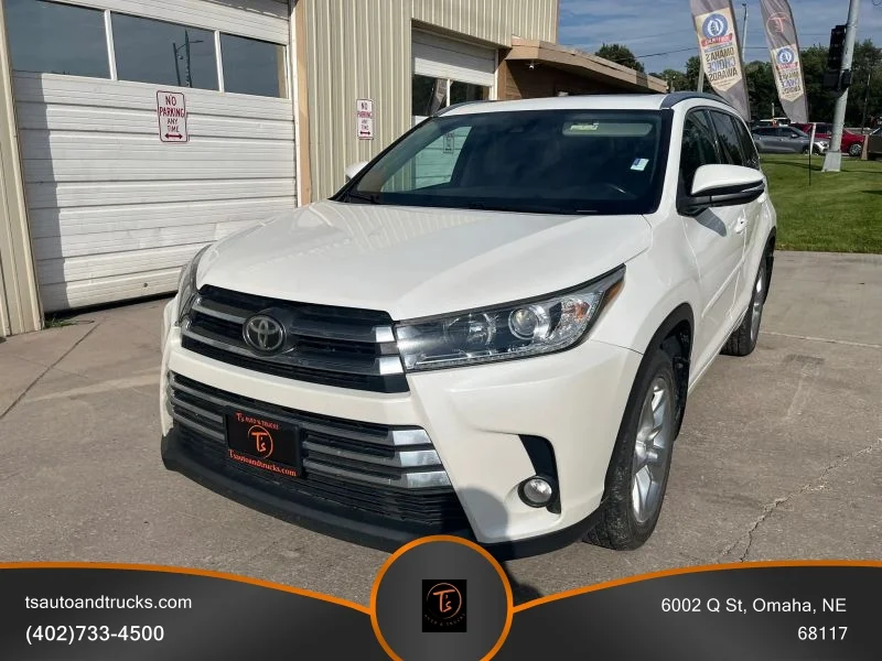 Used 2017 White Toyota Limited Sport Utility 4D image 2