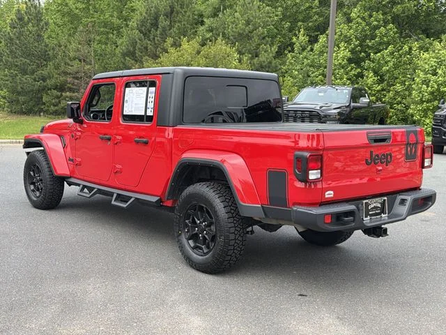 Used 2022 Red Jeep Sport image 11