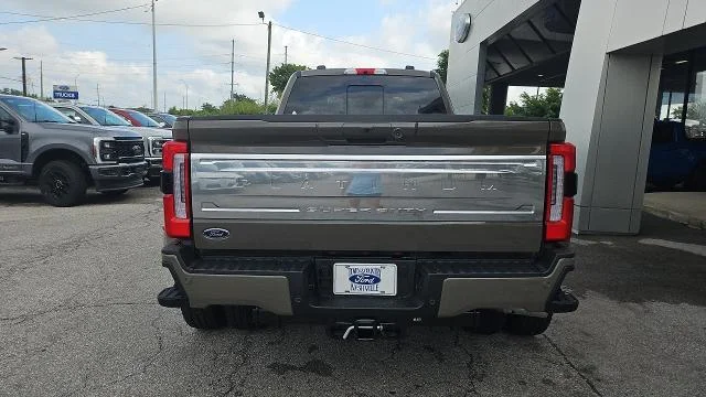 New 2026 Marsh Gray Ford Platinum DRW 4WD image 28