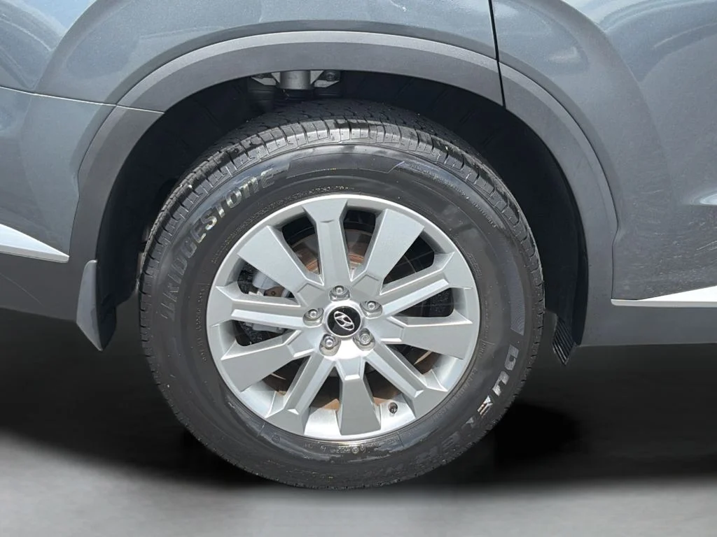 Used 2025 Gray Hyundai SEL image 29