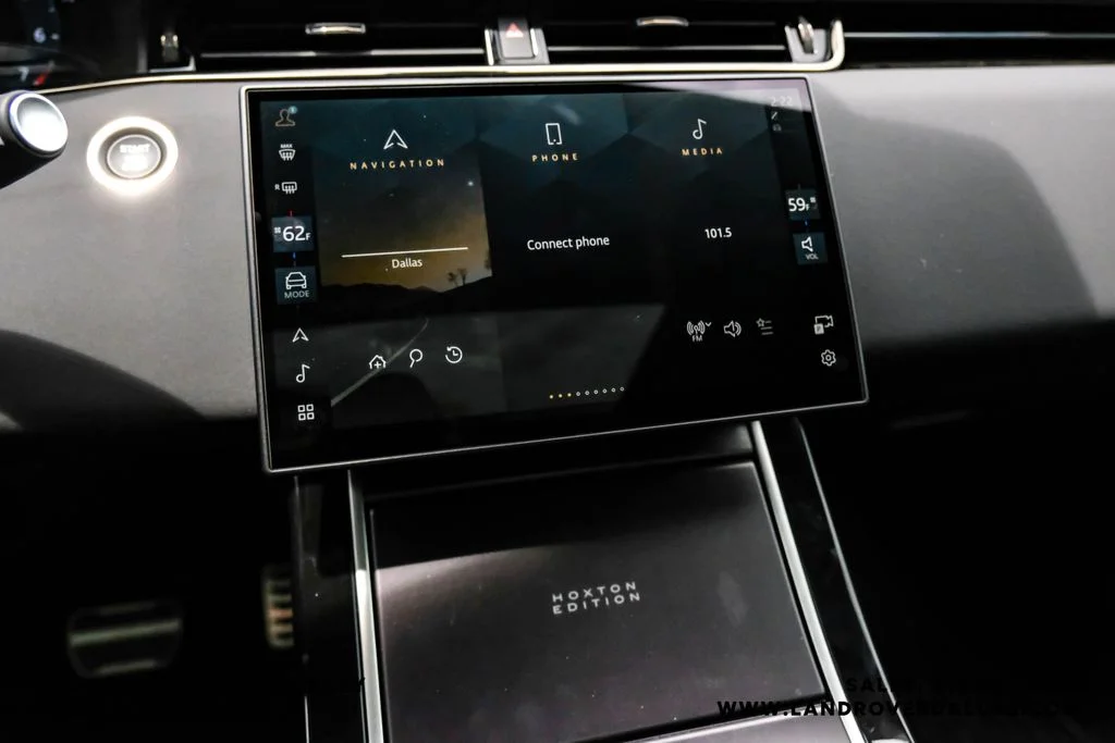 New 2026 Ostuni Pearl Wht Prem Met Land Rover Hoxton Edition image 25