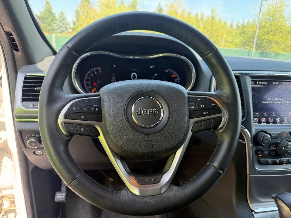 Used 2018 Bright White Clearcoat Jeep Limited image 10