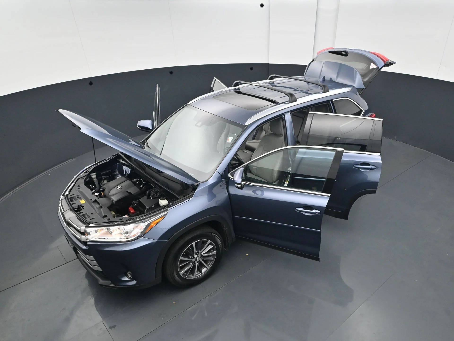 Used 2019  Toyota SE image 41