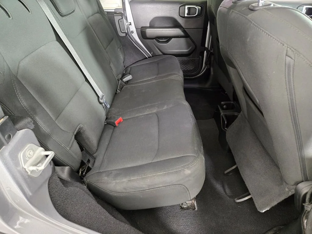 Used 2021 Silver Jeep Unlimited Sahara image 21