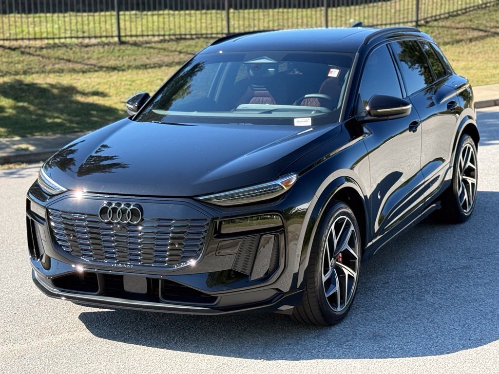 2025 Audi SQ6 e-tron Prestige - Photo 11