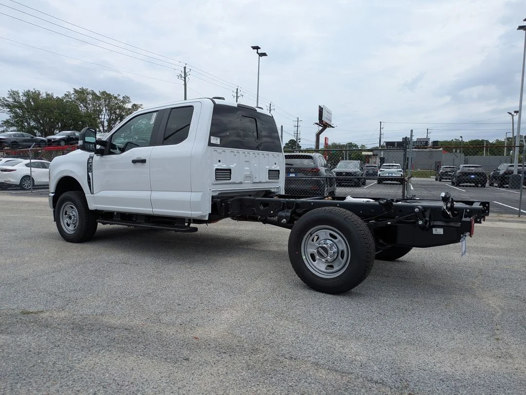 New 2026 Oxford White Ford XL image 6