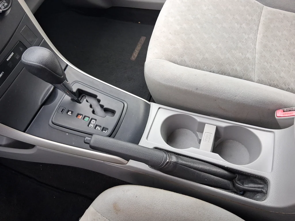 Used 2009 Silver Toyota LE image 21