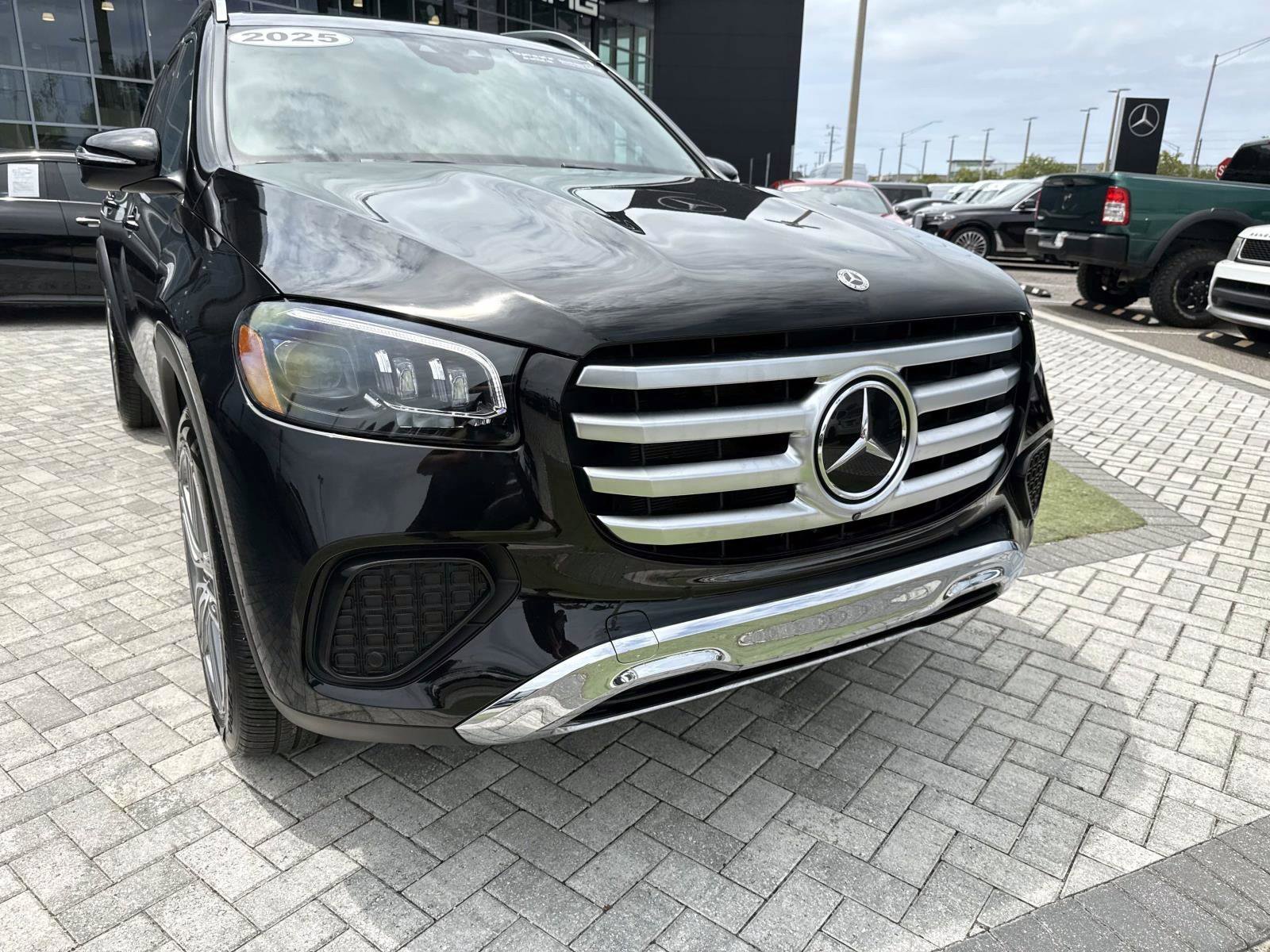 Certified Used 2025 Obsidian Black Metallic Mercedes-Benz 450 image 8
