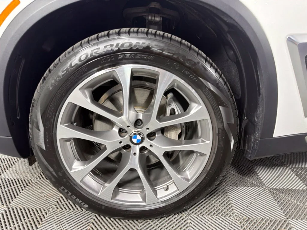 Certified Used 2026 Alpine White BMW xDrive40i image 10
