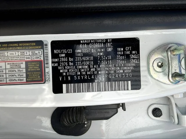 Used 2023 White Kia S image 21