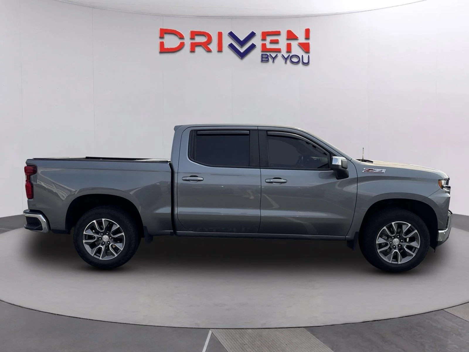 Used 2022 SATIN STEEL METALLIC Chevrolet LT image 3