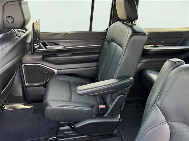 Used 2022 White Jeep Series III image 10