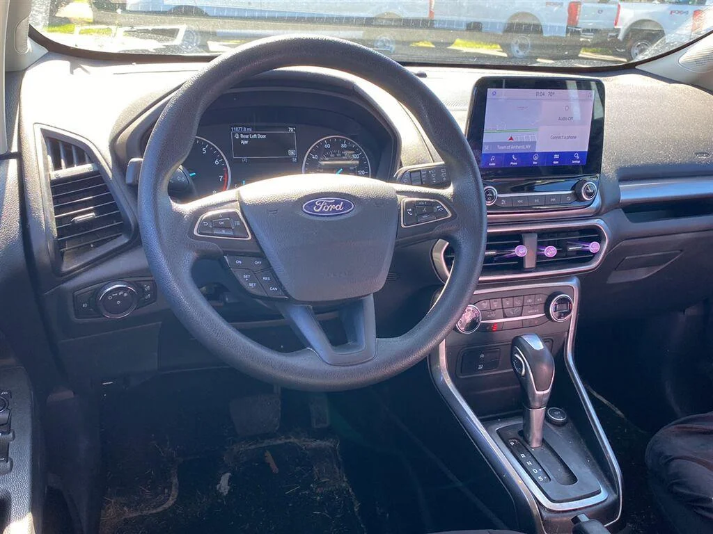 Used 2022 Diamond White Ford SE image 3