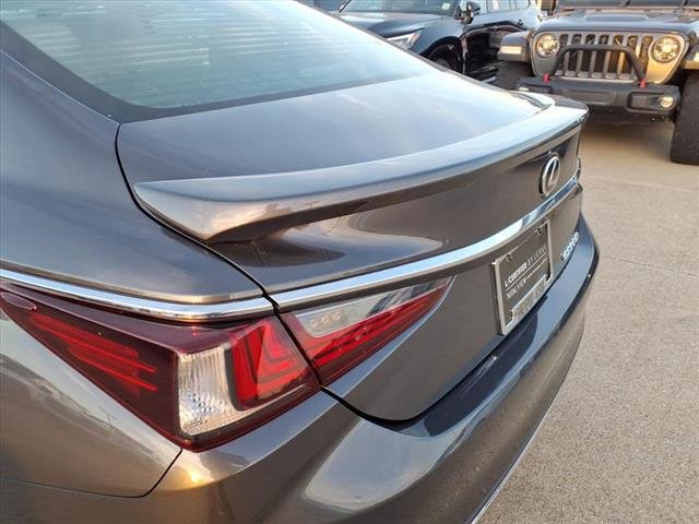 2025 Lexus ES Hybrid 300h - Photo 19