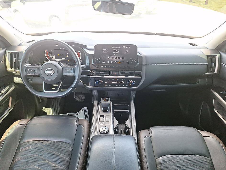 Used 2023 Pearl White Tricoat Nissan Platinum image 19