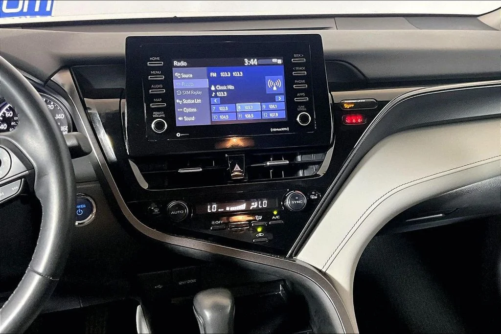 Used 2024 Ice Toyota SE image 5