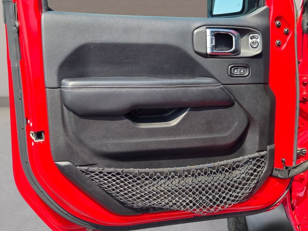 Used 2018 Red Jeep Unlimited Sahara image 19