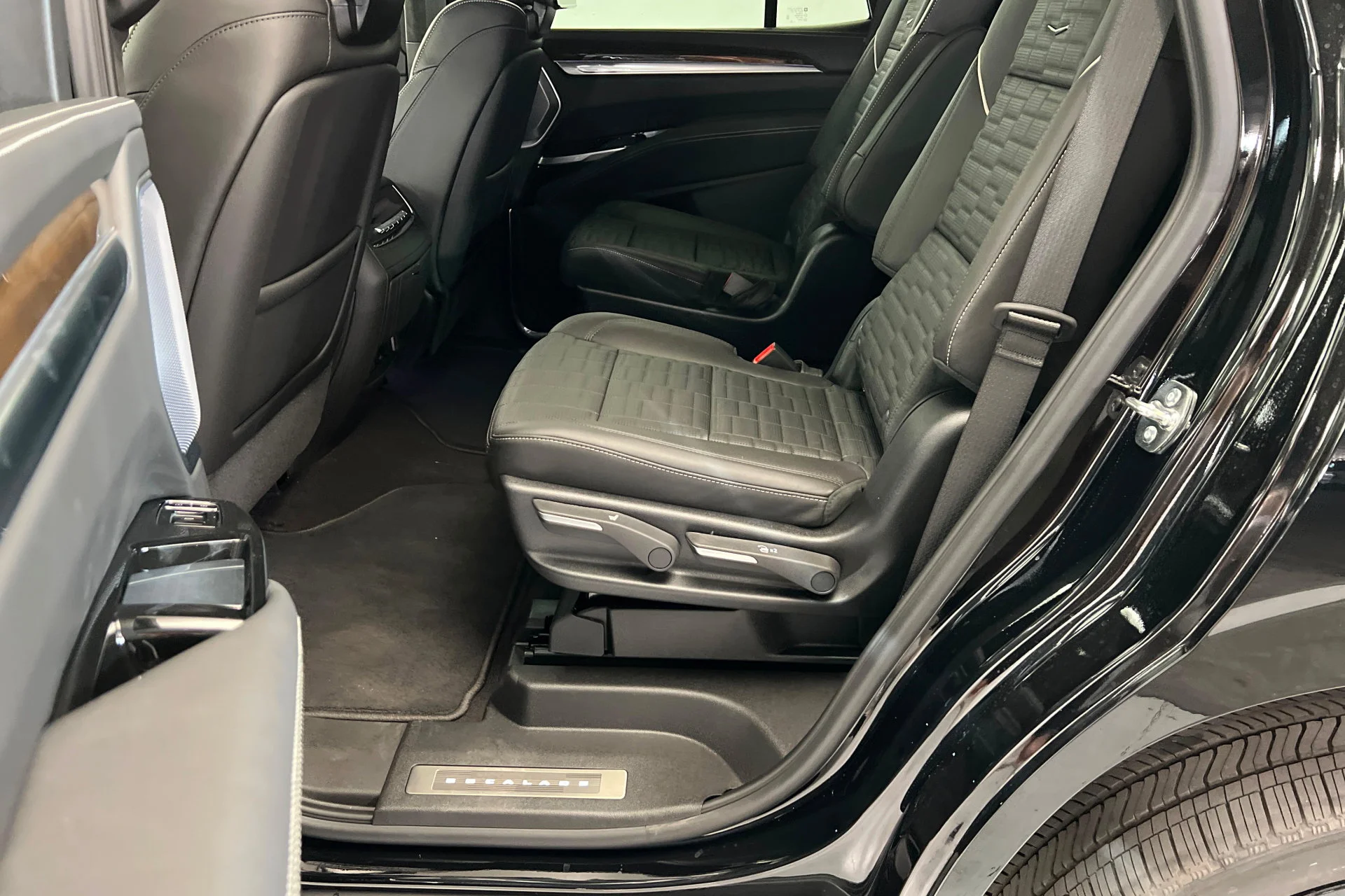 2026 Cadillac Escalade Platinum Sport - Photo 21