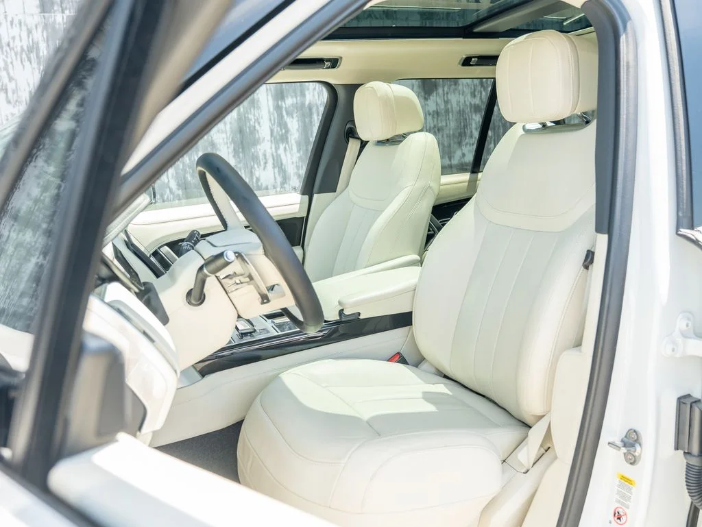 Used 2025 White Land Rover SE image 20