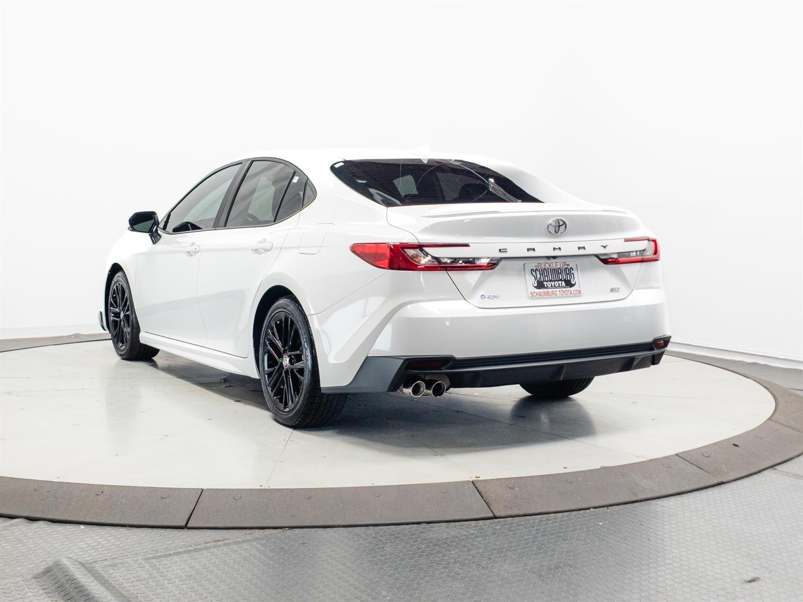 2025 Toyota Camry SE - Photo 8