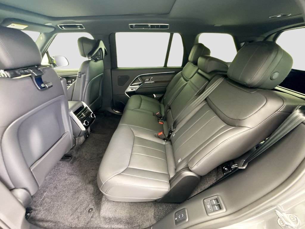 New 2026 Eiger Grey Land Rover SE image 20