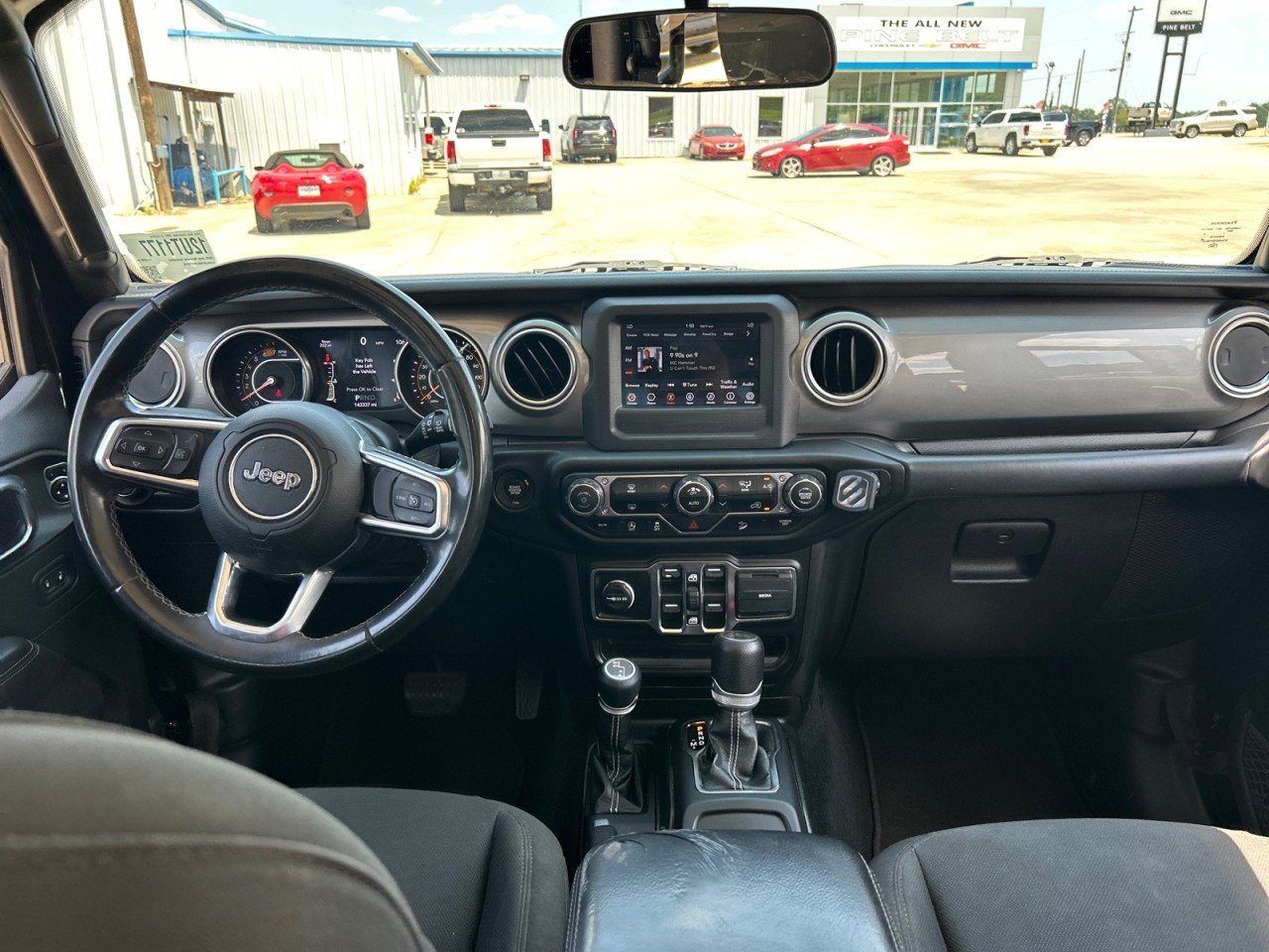 Used 2020 Black Jeep Sahara image 21