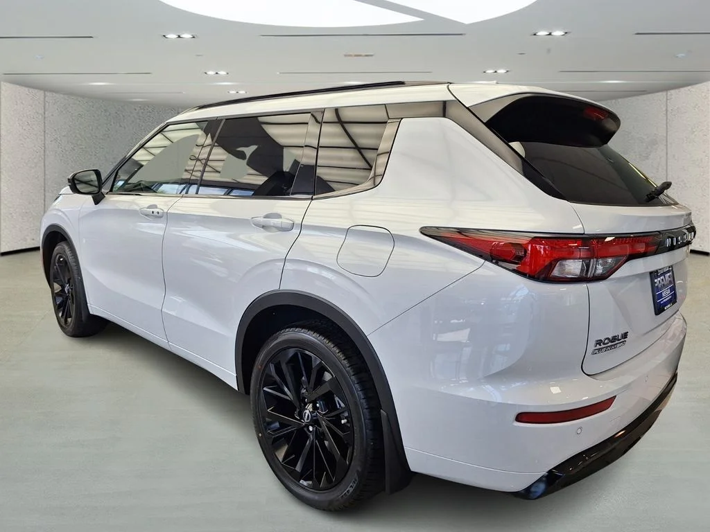 New 2026 White Nissan Platinum image 3