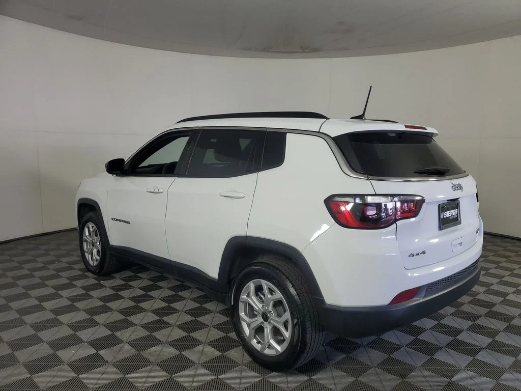 Used 2025 White Jeep Latitude image 6
