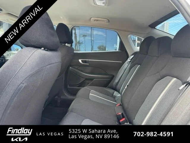 Used 2021 Silver Hyundai SE image 7