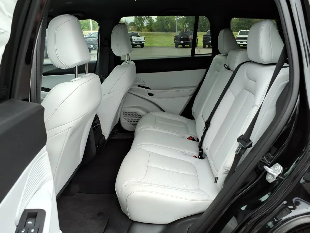 2026 Jeep Cherokee Limited - Photo 11