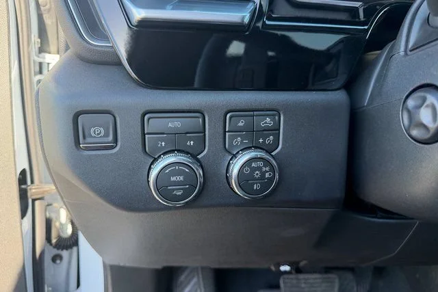 New 2026 Glacier White Tricoat GMC SLT image 22