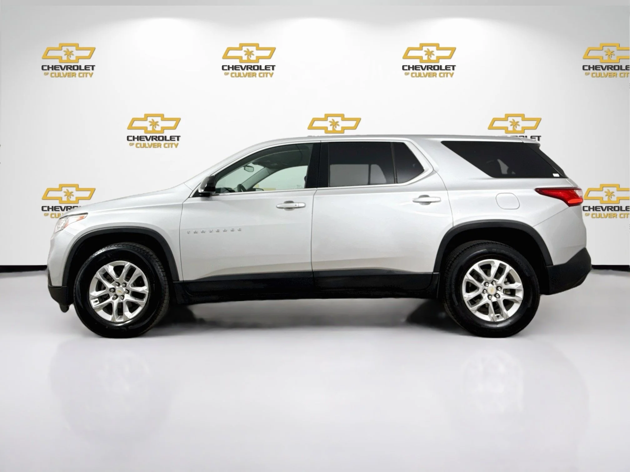 Used 2019 SILVER ICE METALLIC Chevrolet LS image 5