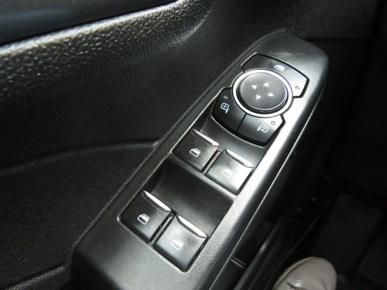Used 2023  Ford Active image 33