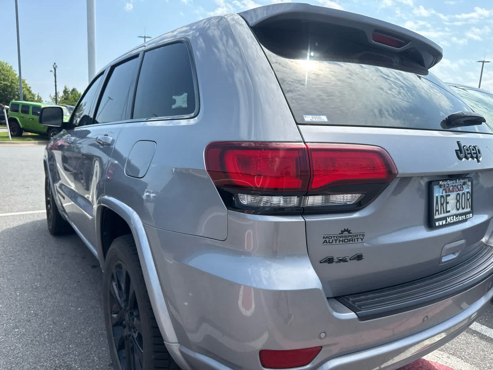 Used 2020 Billet Silver Metallic Clearcoat Jeep Altitude image 5
