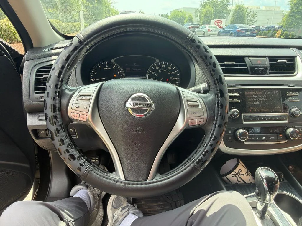 Used 2017 Black Nissan 2.5 SL image 3