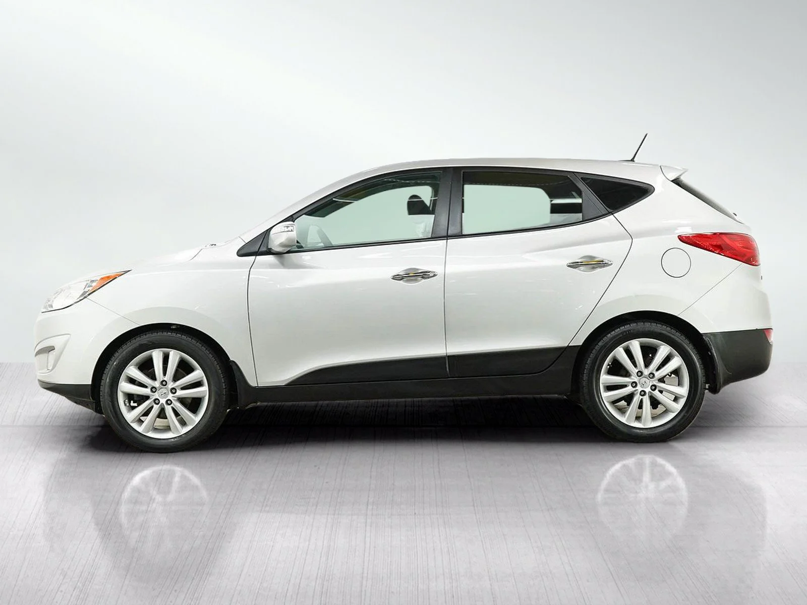 Used 2013 Hyundai Tucson Limited with VIN KM8JU3AC6DU588693 for sale in Wayzata, Minnesota