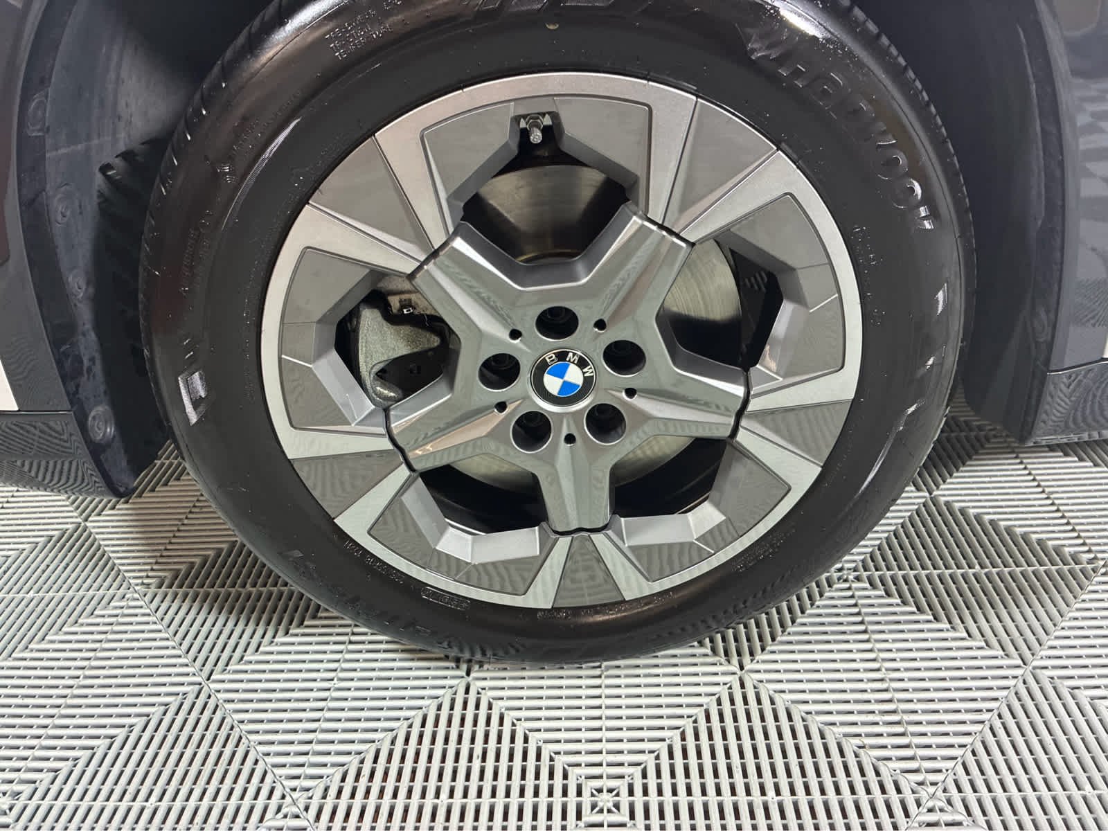 Used 2026 Mineral White Metallic BMW xDrive28i image 10