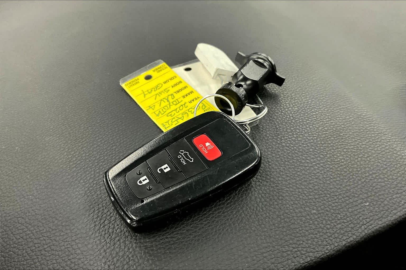 2023 Toyota RAV4 XLE - Photo 14