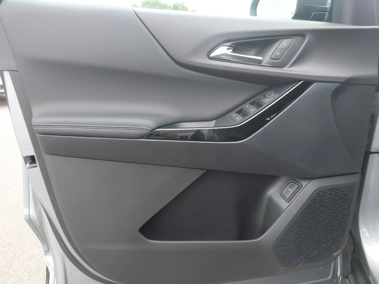 2027 Chevrolet Equinox LT - Photo 14