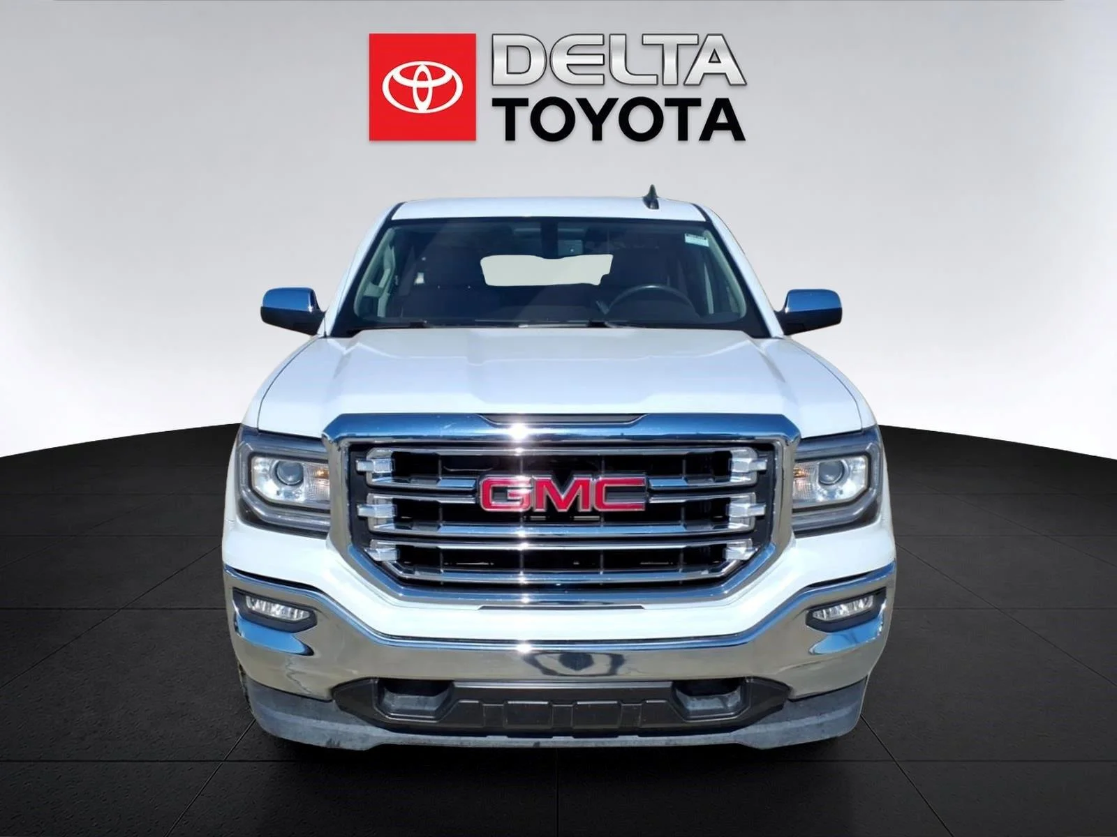 Used 2017 White Frost Tricoat GMC SLT image 8