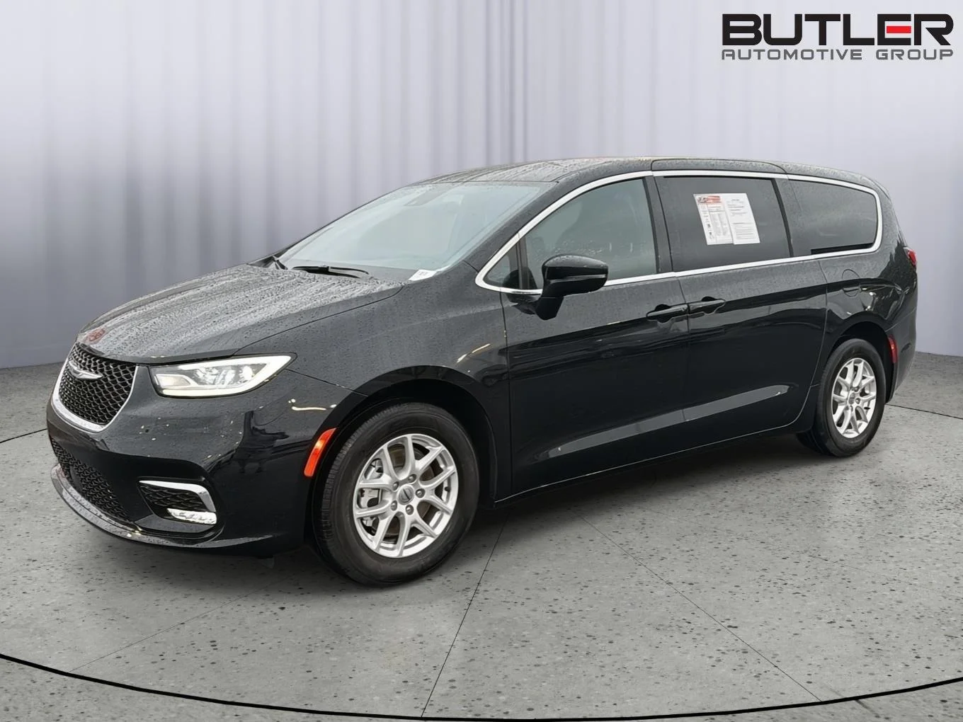 2025 Chrysler Pacifica Select's photo