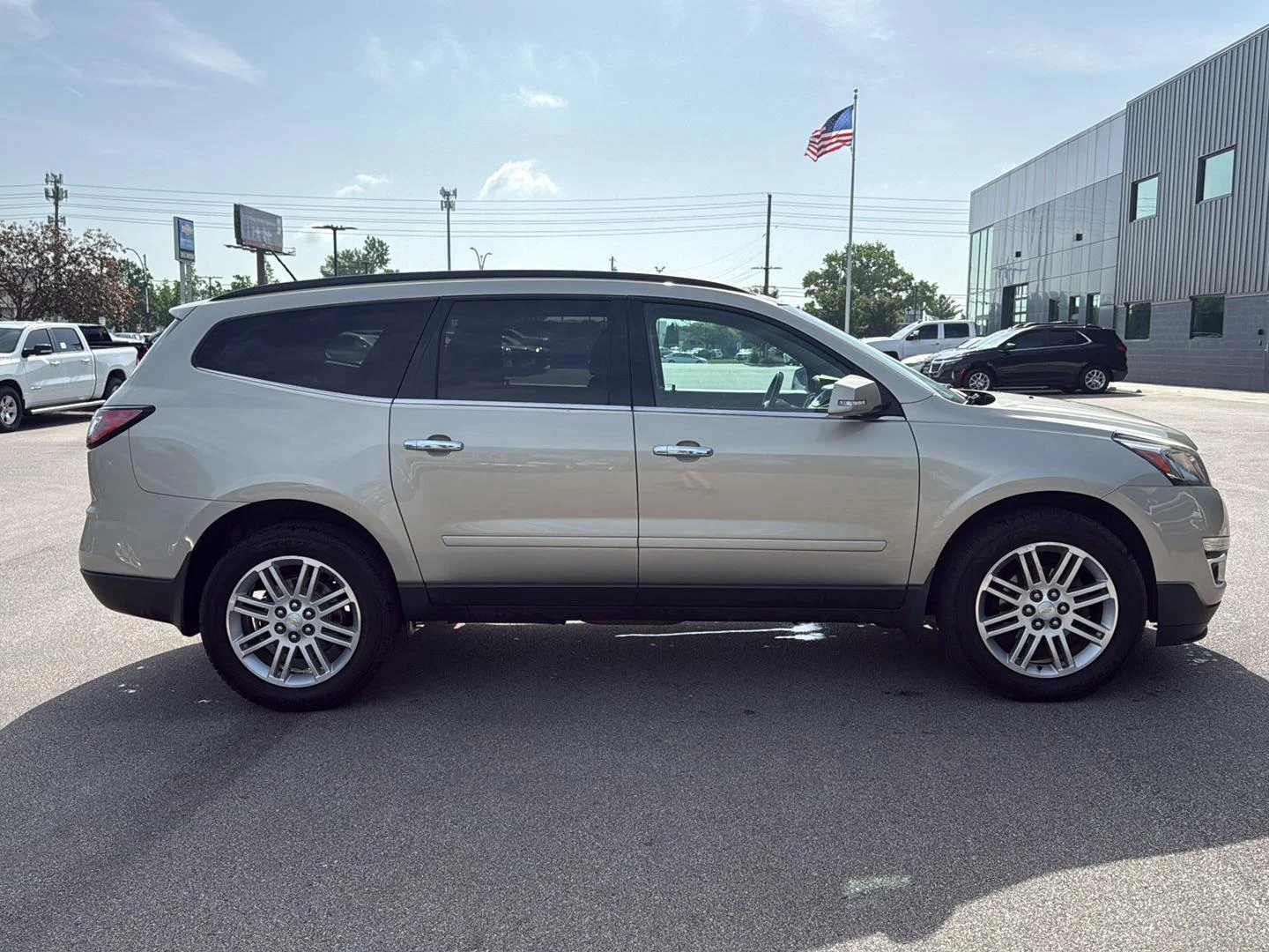 Used 2015 Chevrolet Traverse 1LT with VIN 1GNKRGKDXFJ165037 for sale in Lafayette, IN