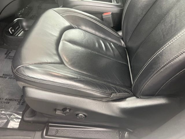 Used 2022 White Chrysler Touring L image 17