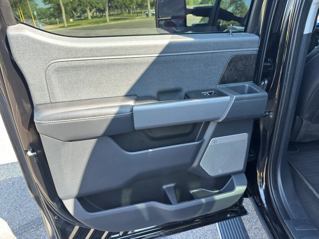Used 2023 Agate Black Metallic Ford LARIAT image 19