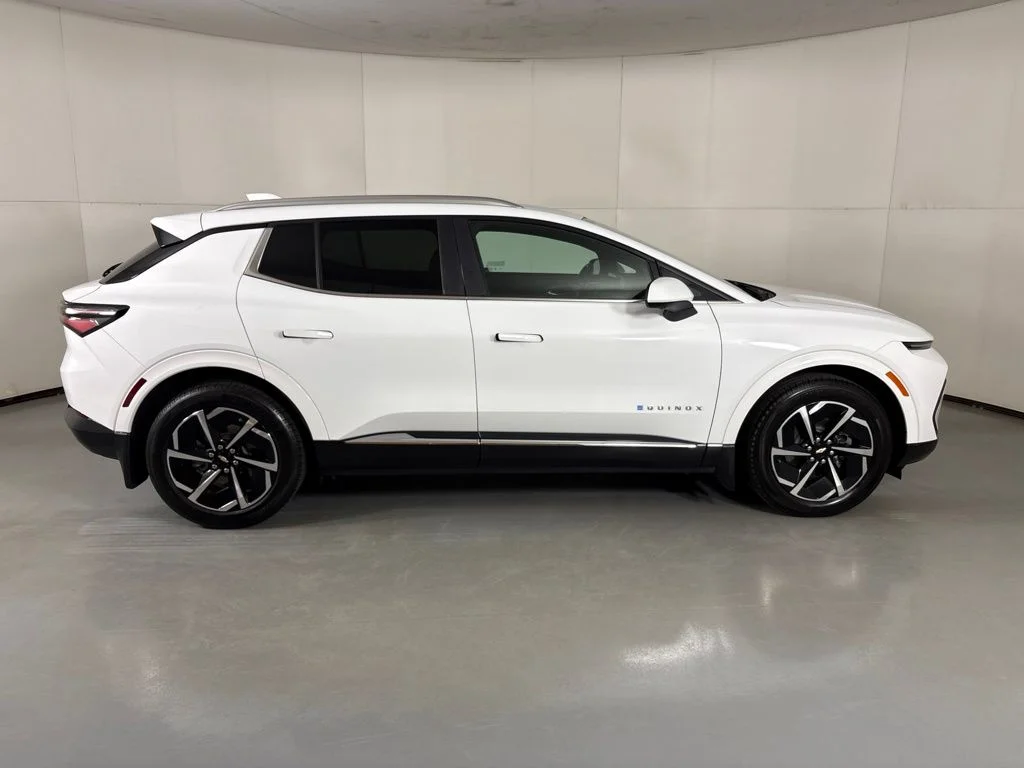 Used 2024 White Chevrolet LT image 9