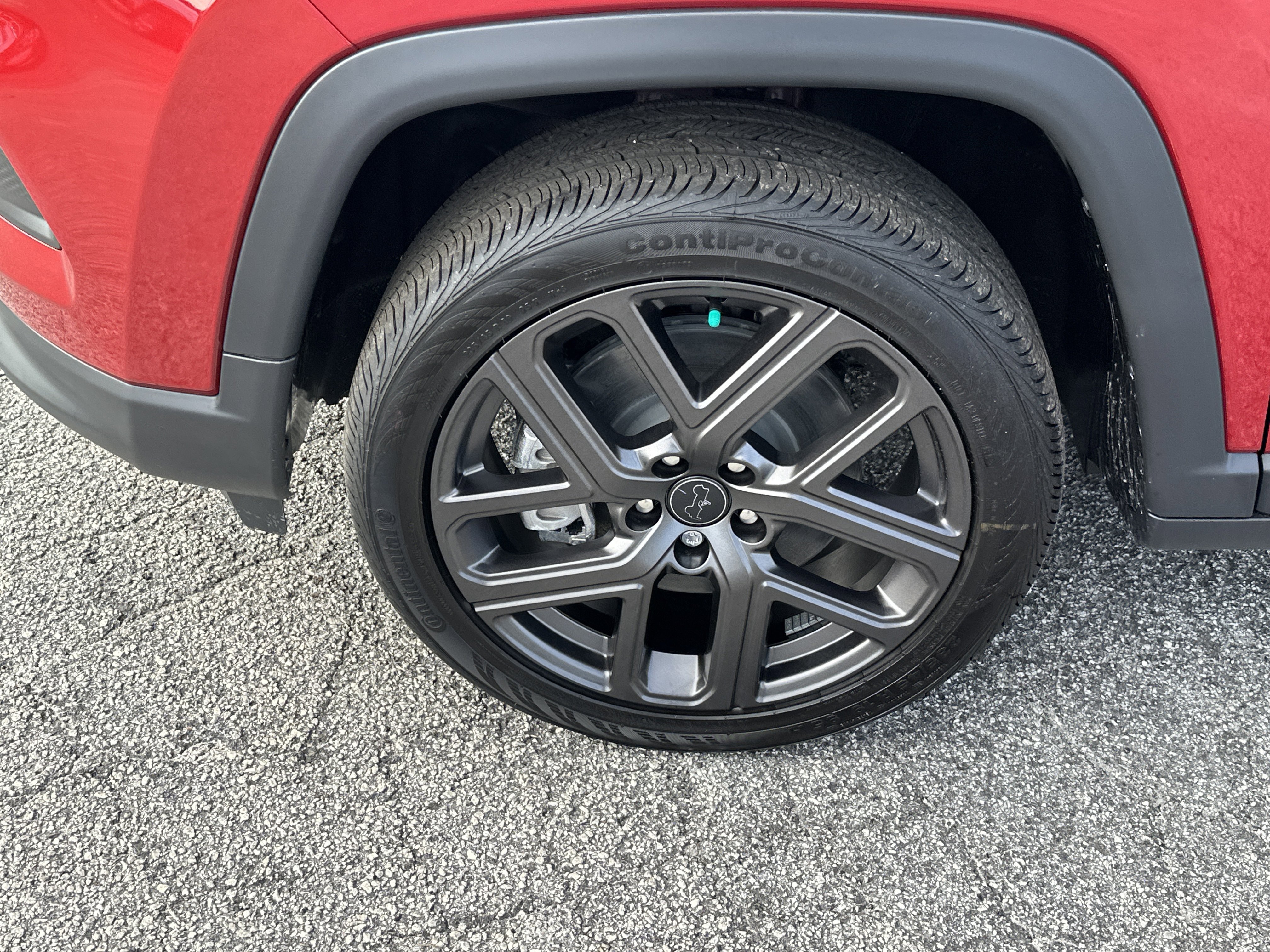 New 2026 Red Hot Pearl-Coat Exterior Paint Jeep Latitude Altitude image 12