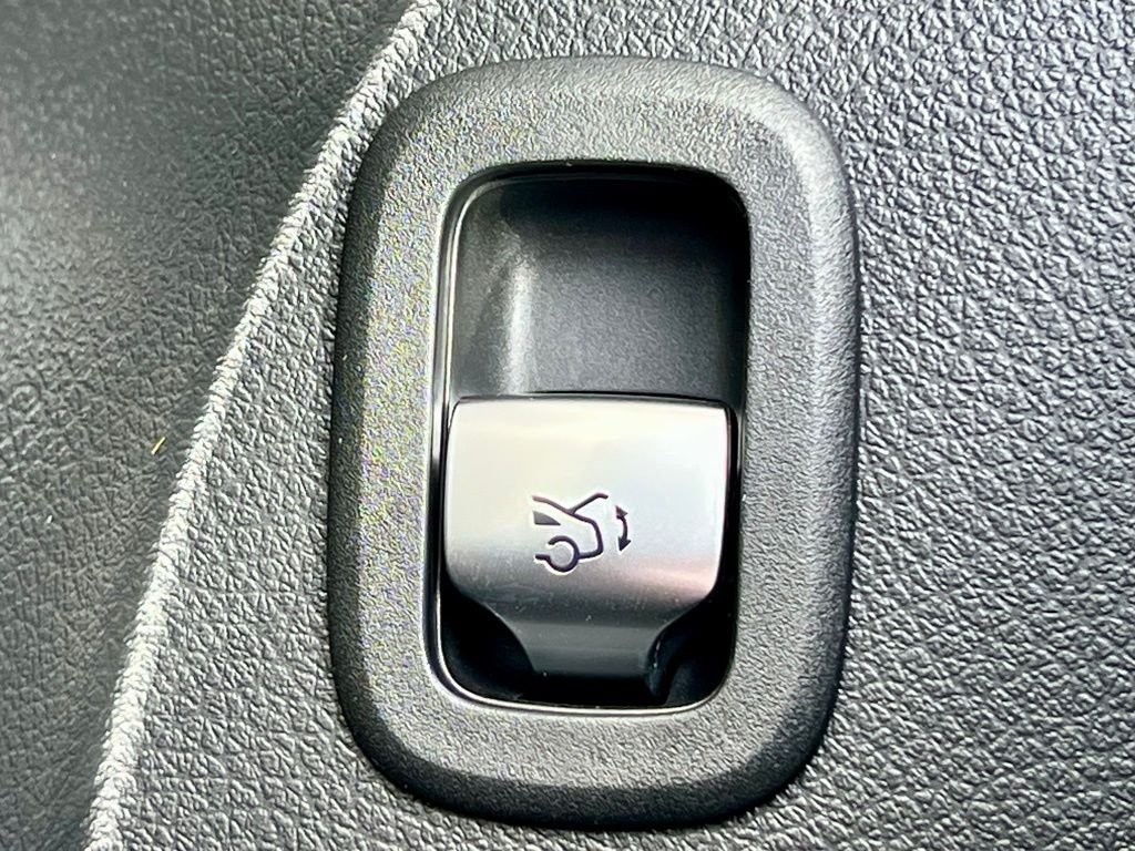 Certified Used 2026  Mercedes-Benz GLC 300 image 30